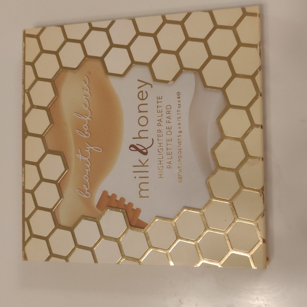 Beauty Bakerie Milk & Honey Highlight Palette De Fard with Gold Accents